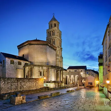 Center شقة سبليت