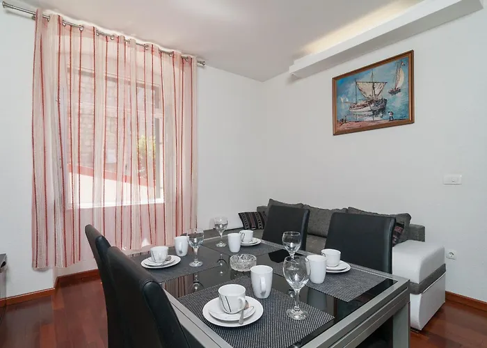 アパート Center *